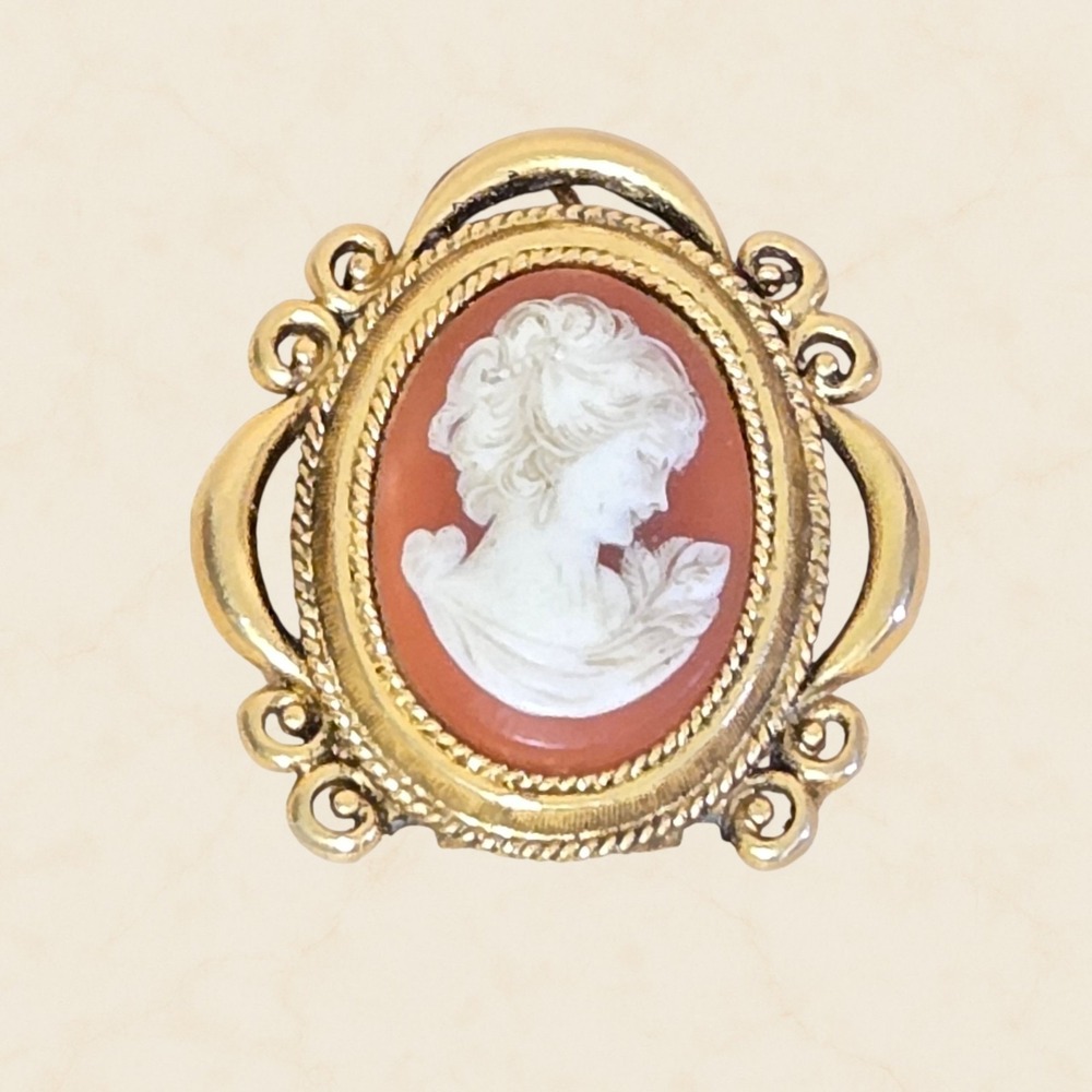 Vtg Max Factor Cameo Gold Tone Perfume Balm Pendant Has Residue